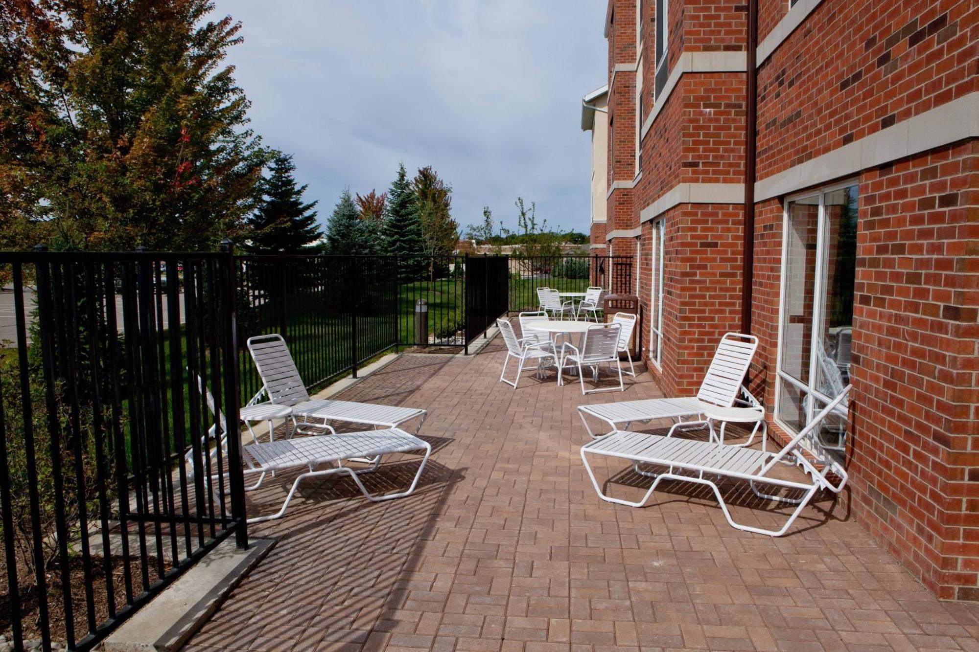 Fairfield Inn And Suites Flint Fenton Exterior photo